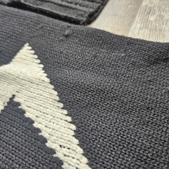 Cable Stitch Black Sweater Lightning Bolts Medium "David Rose" style - Picture 5 of 12